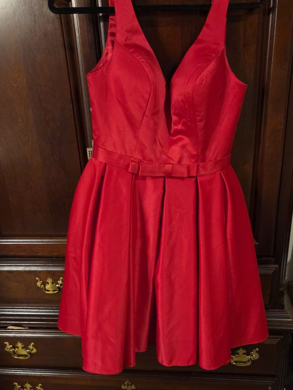 Red Sleeveless V-Neck Party Dress with Belt